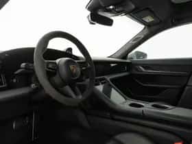 Porsche Taycan (2024) thumbnail 3