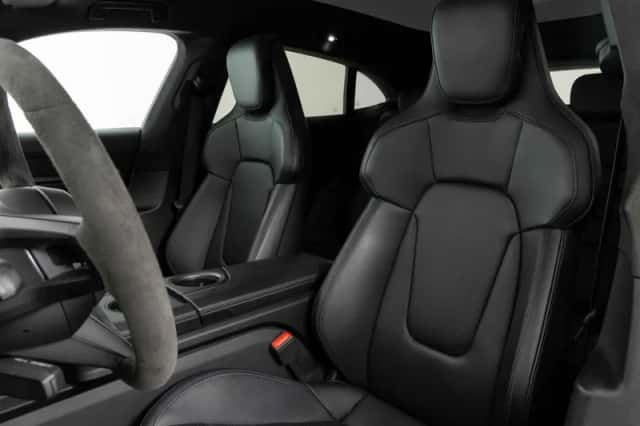 Porsche Taycan (2024) thumbnail 4