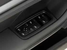 Porsche Taycan (2024) thumbnail 38