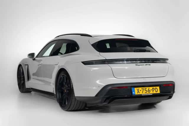Porsche Taycan (2024) thumbnail 6