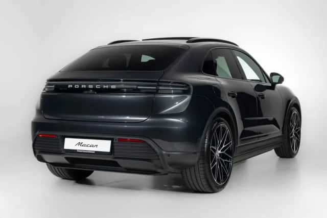 Porsche Macan (2026) thumbnail 2