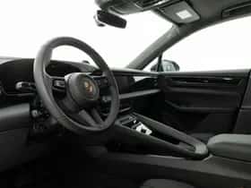 Porsche Macan (2026) thumbnail 3
