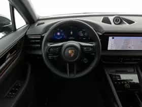 Porsche Macan (2026) thumbnail 9