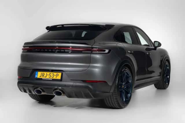 Porsche Cayenne (2024) thumbnail 2