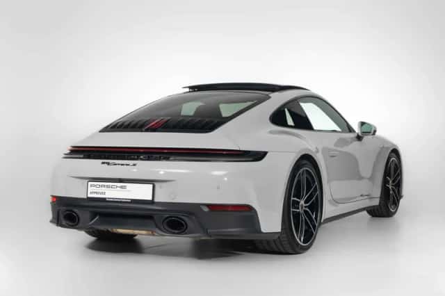 Porsche 911 (2025) thumbnail 2