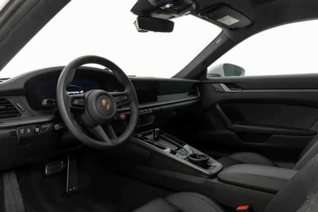 Porsche 911 (2025) thumbnail 3