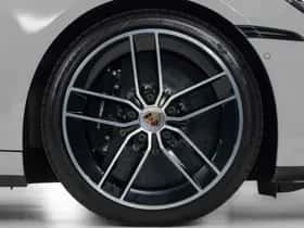 Porsche 911 (2025) thumbnail 23
