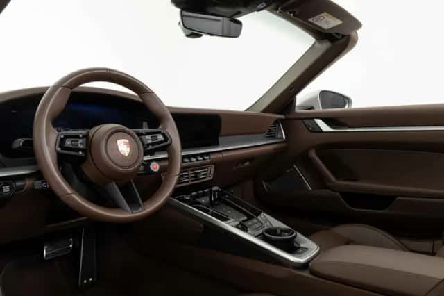 Porsche 911 (2025) thumbnail 3