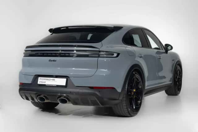 Porsche Cayenne (2025) thumbnail 2