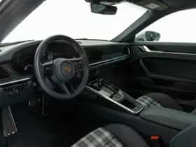 Porsche 911 (2022) thumbnail 3