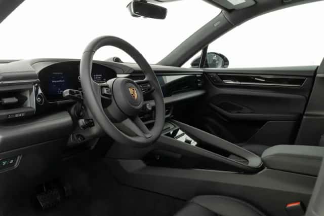 Porsche Macan (2026) thumbnail 3