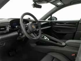 Porsche Macan (2026) thumbnail 3