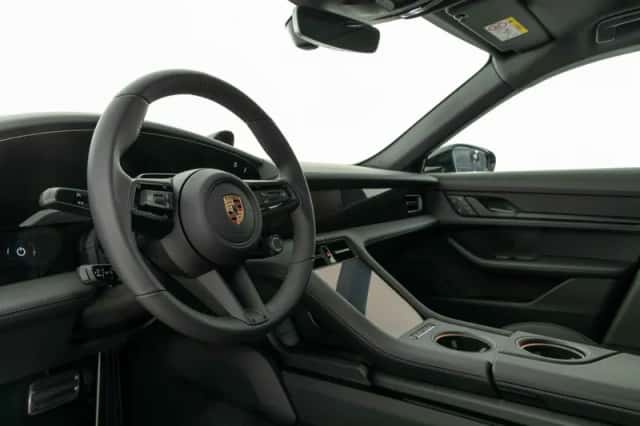 Porsche Taycan (2026) thumbnail 3