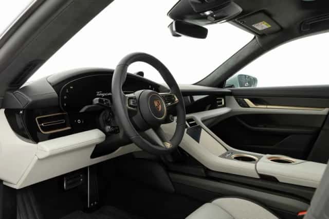 Porsche Taycan (2026) thumbnail 3