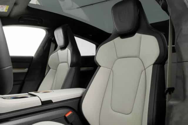 Porsche Taycan (2026) thumbnail 4
