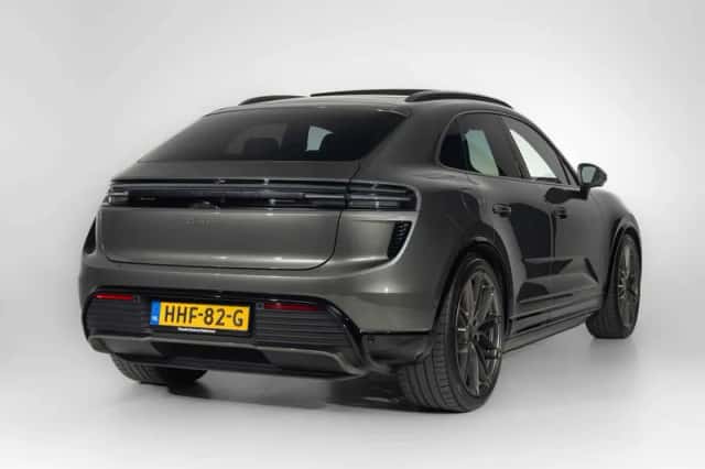 Porsche Macan (2025) thumbnail 2