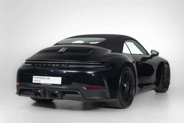 Porsche 911 (2025) thumbnail 2