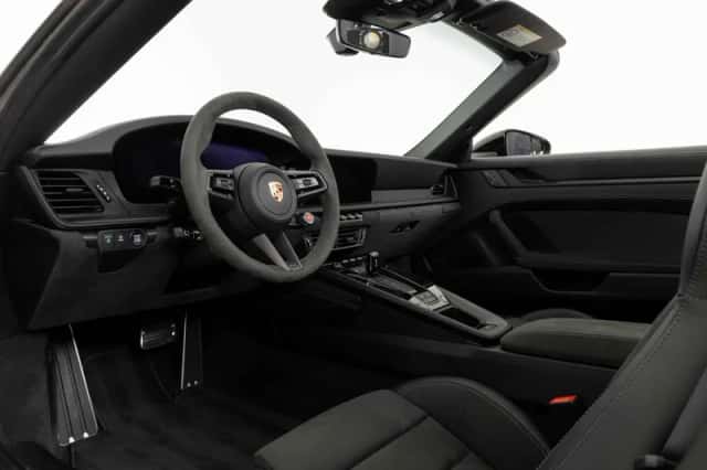 Porsche 911 (2025) thumbnail 3