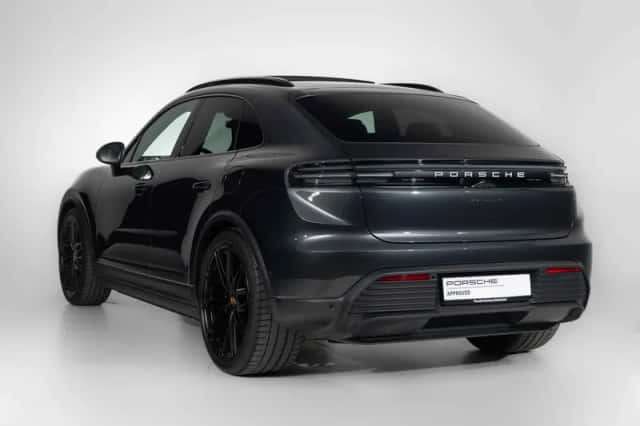 Porsche Macan (2025) thumbnail 2