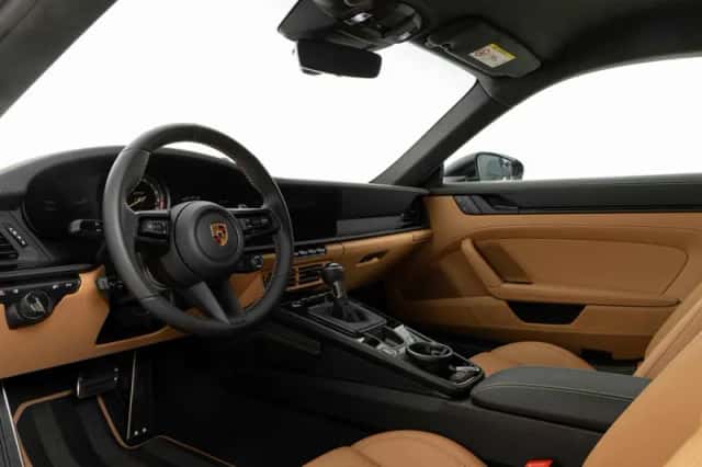 Porsche 911 (2024) thumbnail 3