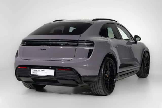 Porsche Macan (2025) thumbnail 2