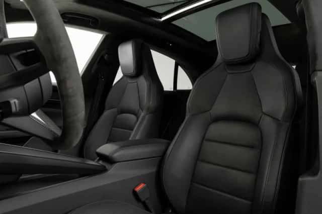 Porsche Macan (2025) thumbnail 4