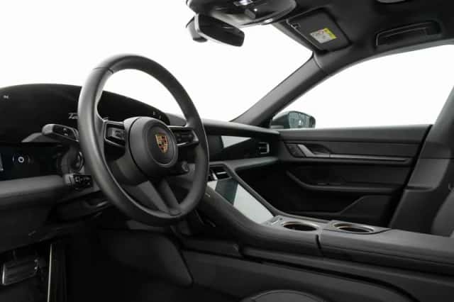 Porsche Taycan (2024) thumbnail 3
