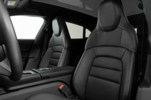 Porsche Taycan (2024) thumbnail 4