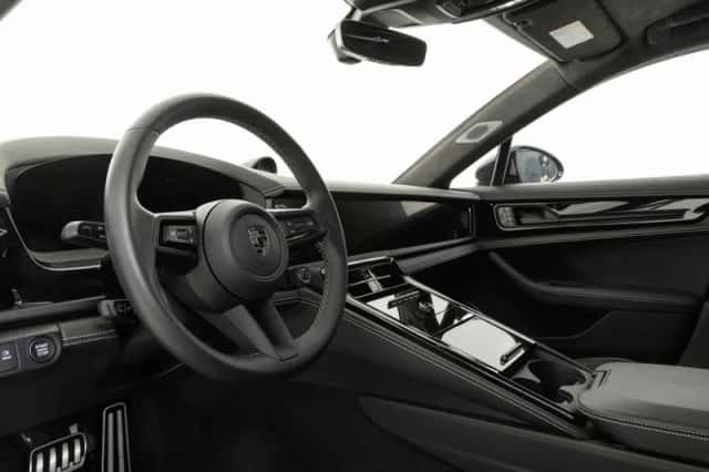 Porsche Panamera (2024) thumbnail 3