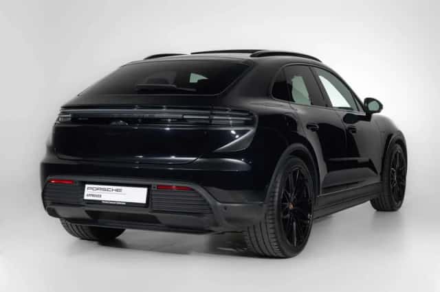 Porsche Macan (2025) thumbnail 2