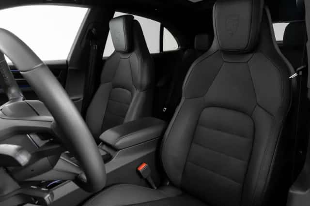 Porsche Macan (2025) thumbnail 4