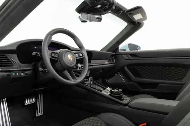 Porsche 911 (2026) thumbnail 3