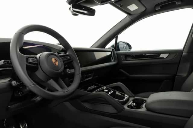 Porsche Cayenne (2026) thumbnail 3