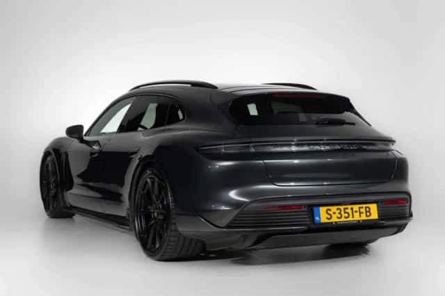 Porsche Taycan (2023) thumbnail 2