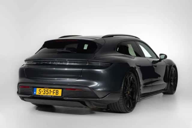Porsche Taycan (2023) thumbnail 5
