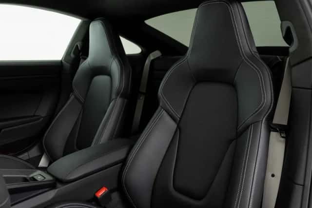 Porsche 911 (2025) thumbnail 4