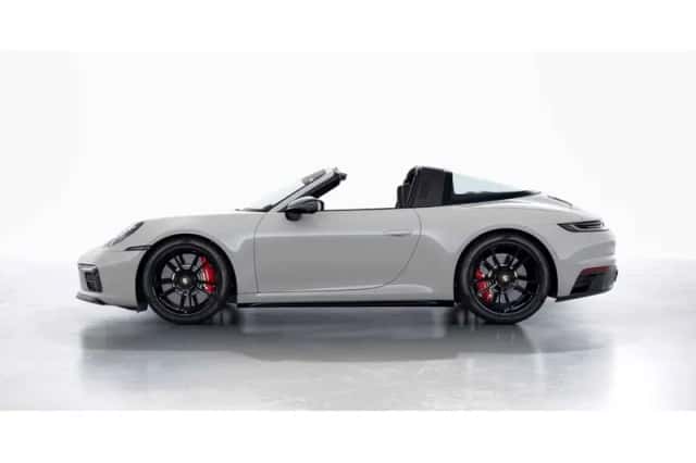 Porsche 911 (2024) thumbnail 2