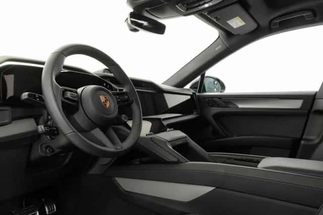 Porsche Cayenne (2026) thumbnail 3