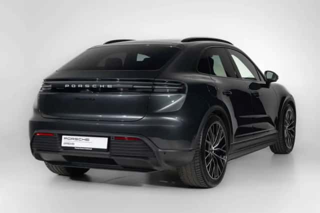 Porsche Macan (2024) thumbnail 2