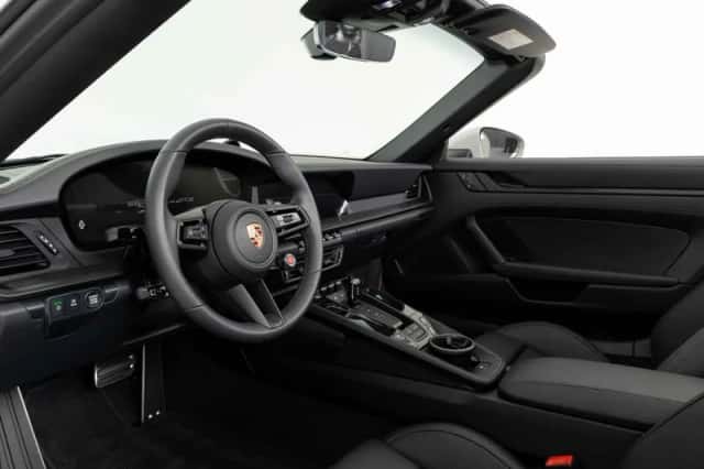 Porsche 911 (2026) thumbnail 3