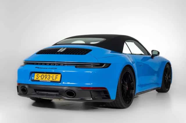 Porsche 911 (2023) thumbnail 2