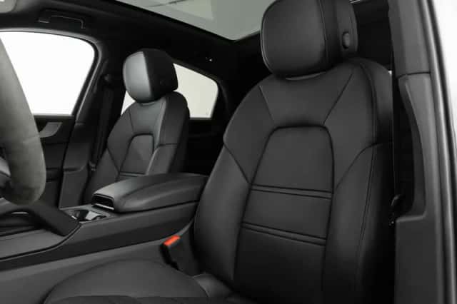 Porsche Cayenne (2025) thumbnail 4