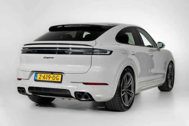 Porsche Cayenne (2024) thumbnail 2