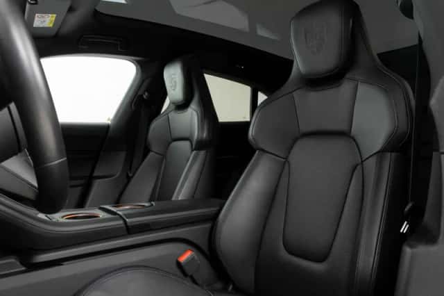 Porsche Taycan (2024) thumbnail 4