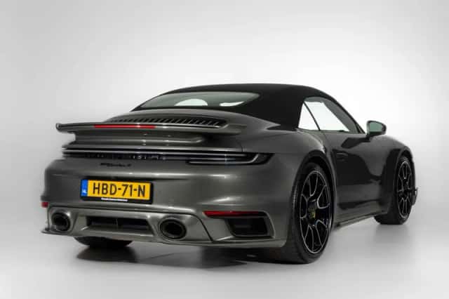 Porsche 911 (2025) thumbnail 2