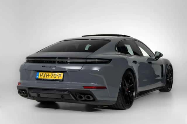 Porsche Panamera (2025) thumbnail 2