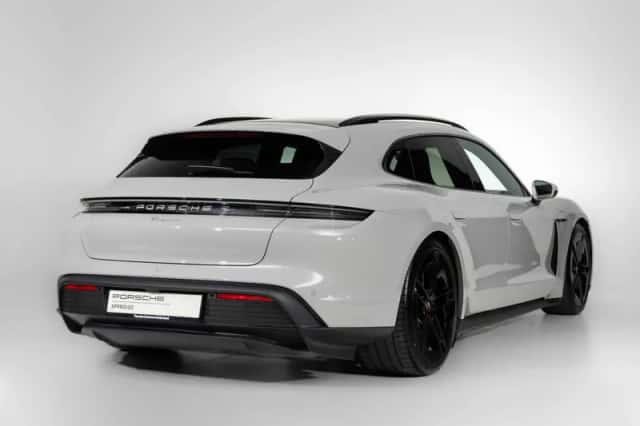 Porsche Taycan (2025) thumbnail 2