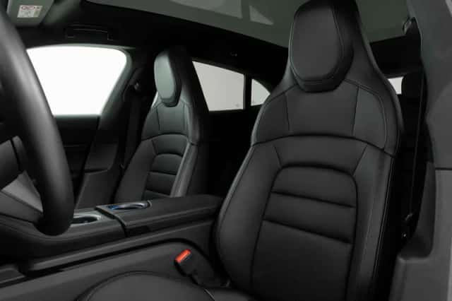 Porsche Taycan (2025) thumbnail 4