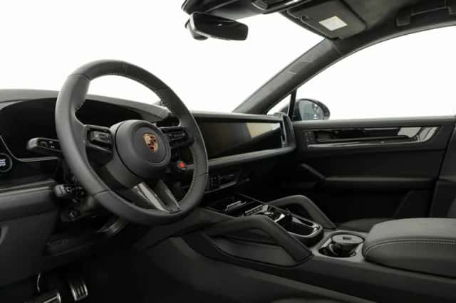 Porsche Cayenne (2026) thumbnail 3