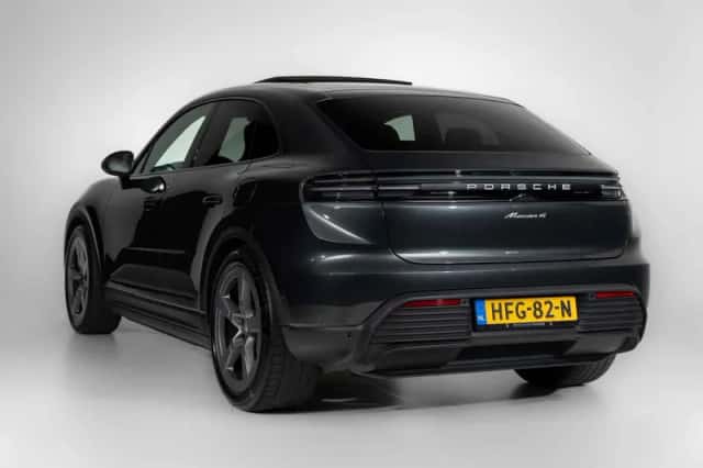 Porsche Macan (2025) thumbnail 6